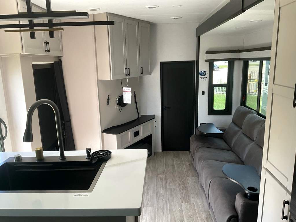 2027 JAYCO SEISMIC 413 - Image 11