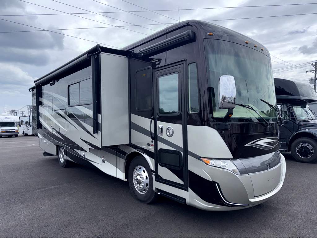 2018 TIFFIN ALLEGRO RED 33AA - Image 1