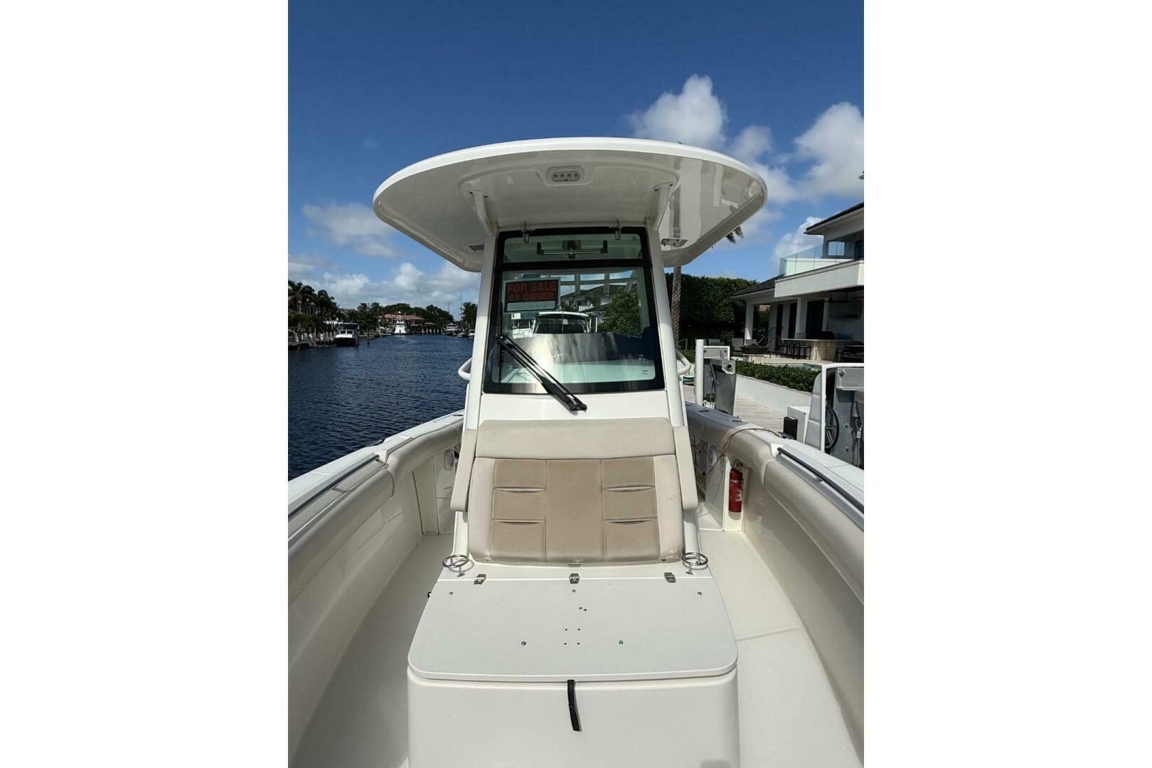 2018 Boston Whaler 250 Outrage - Image 11