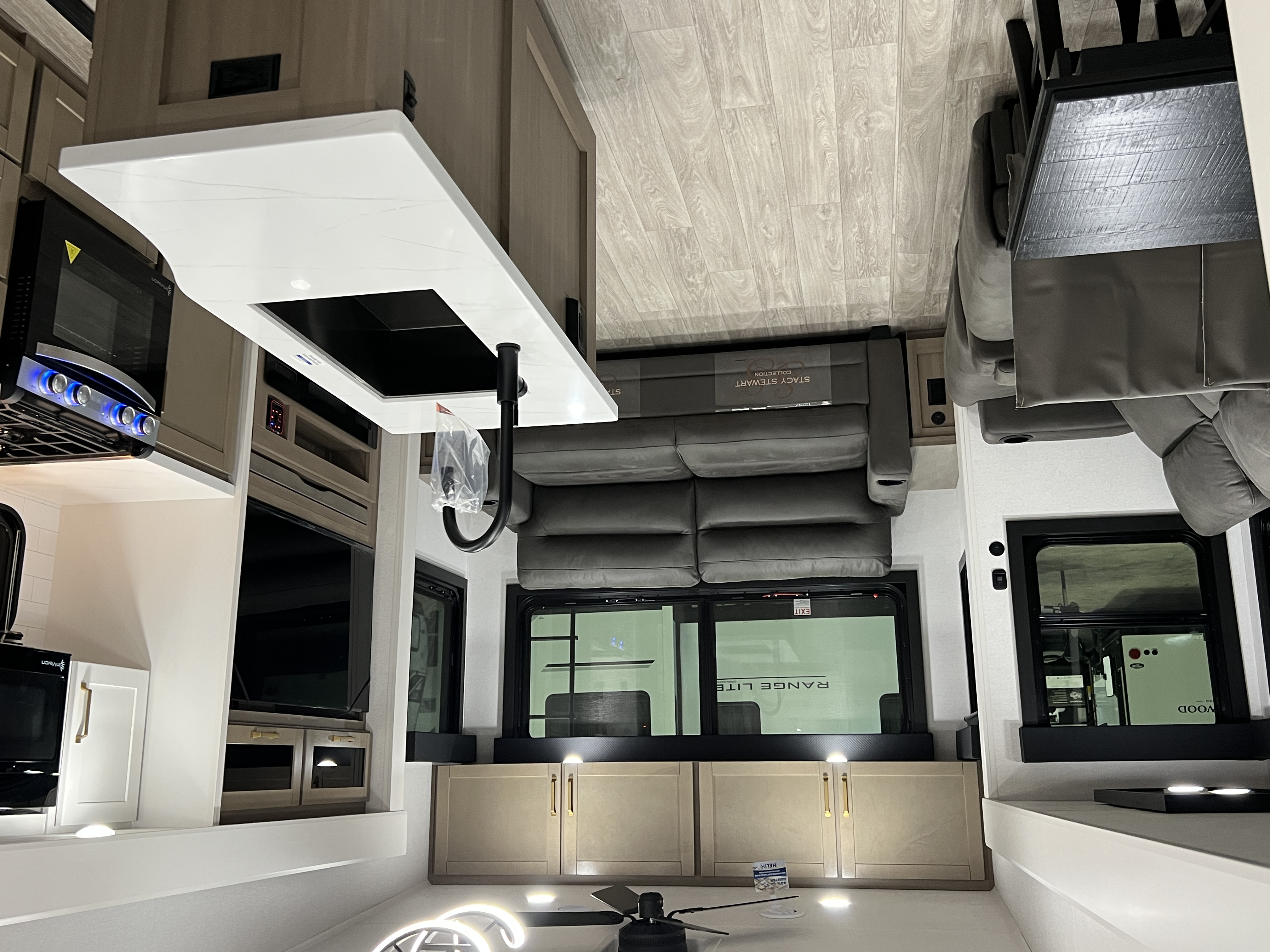 2027 Jayco Eagle 321RSTS - Image 3
