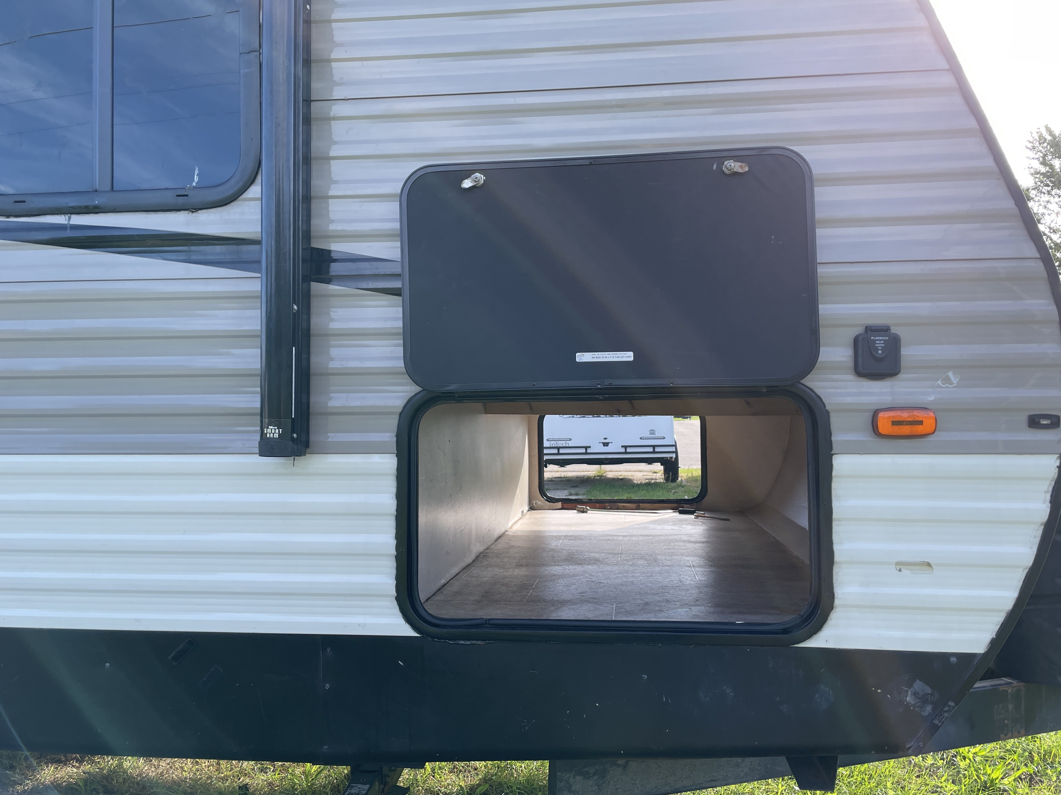 2019 KZ RV Sportsmen LE 231BHKLE - Image 2