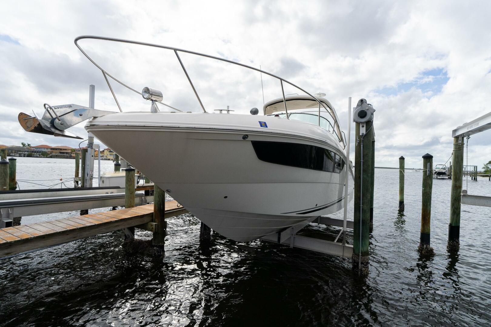 2016 Sea Ray 330 Sundancer - Image 41