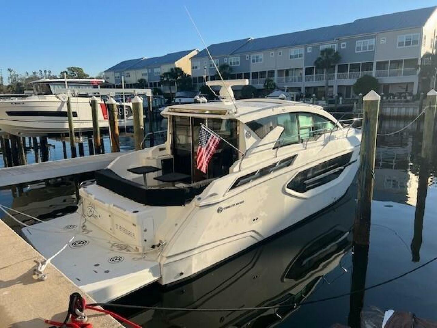 2018 Cruisers Yachts 42 Cantius - Image 1