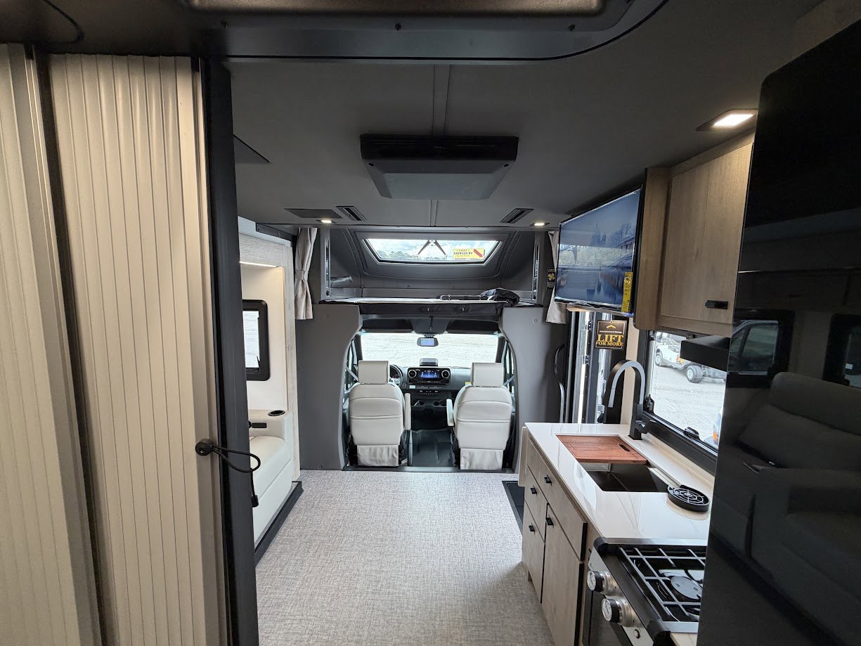 2026 Grand Design Lineage Series M 25TK - Image 41