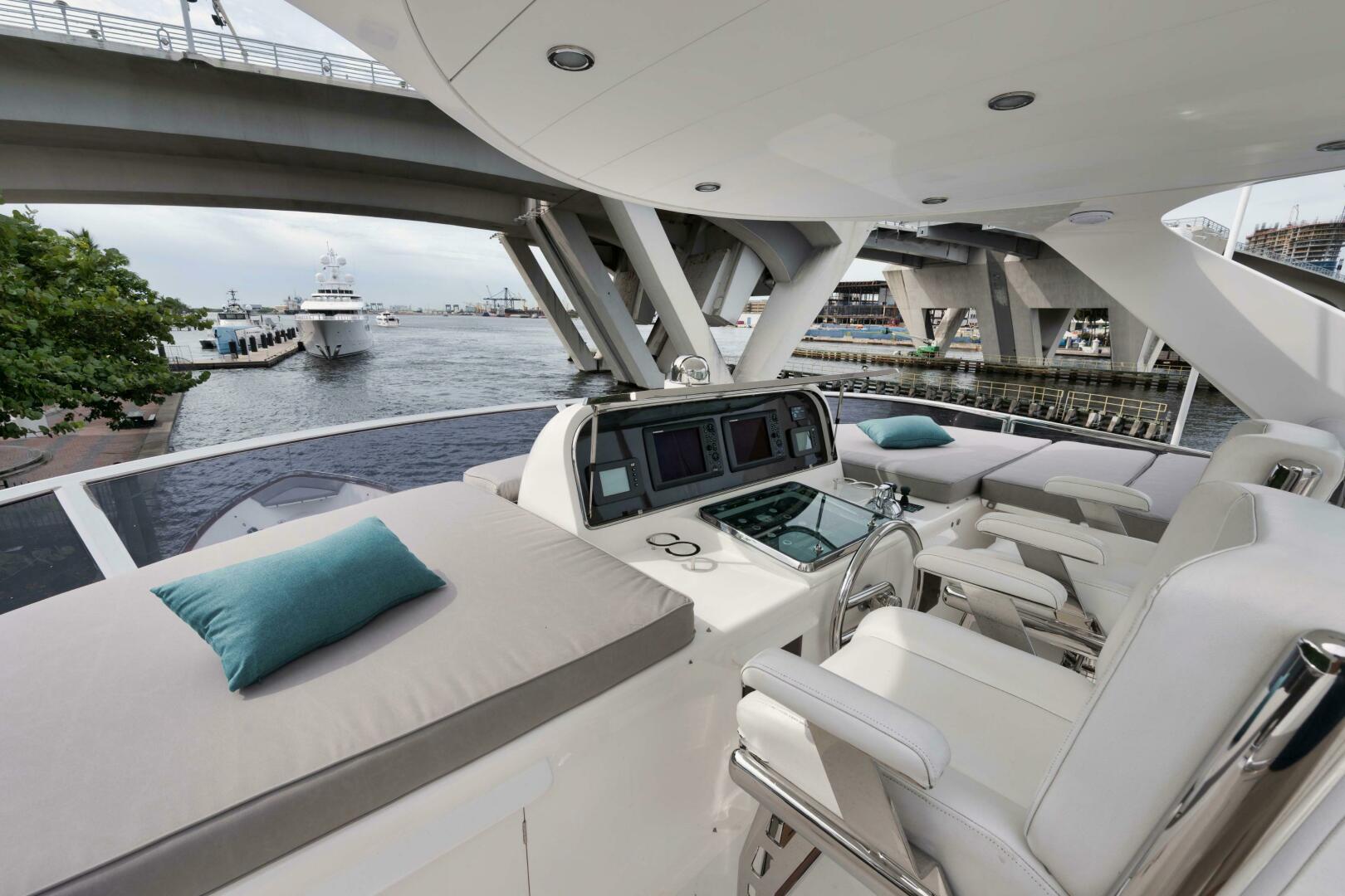 2012 Horizon P110 Tri-Deck - Image 33