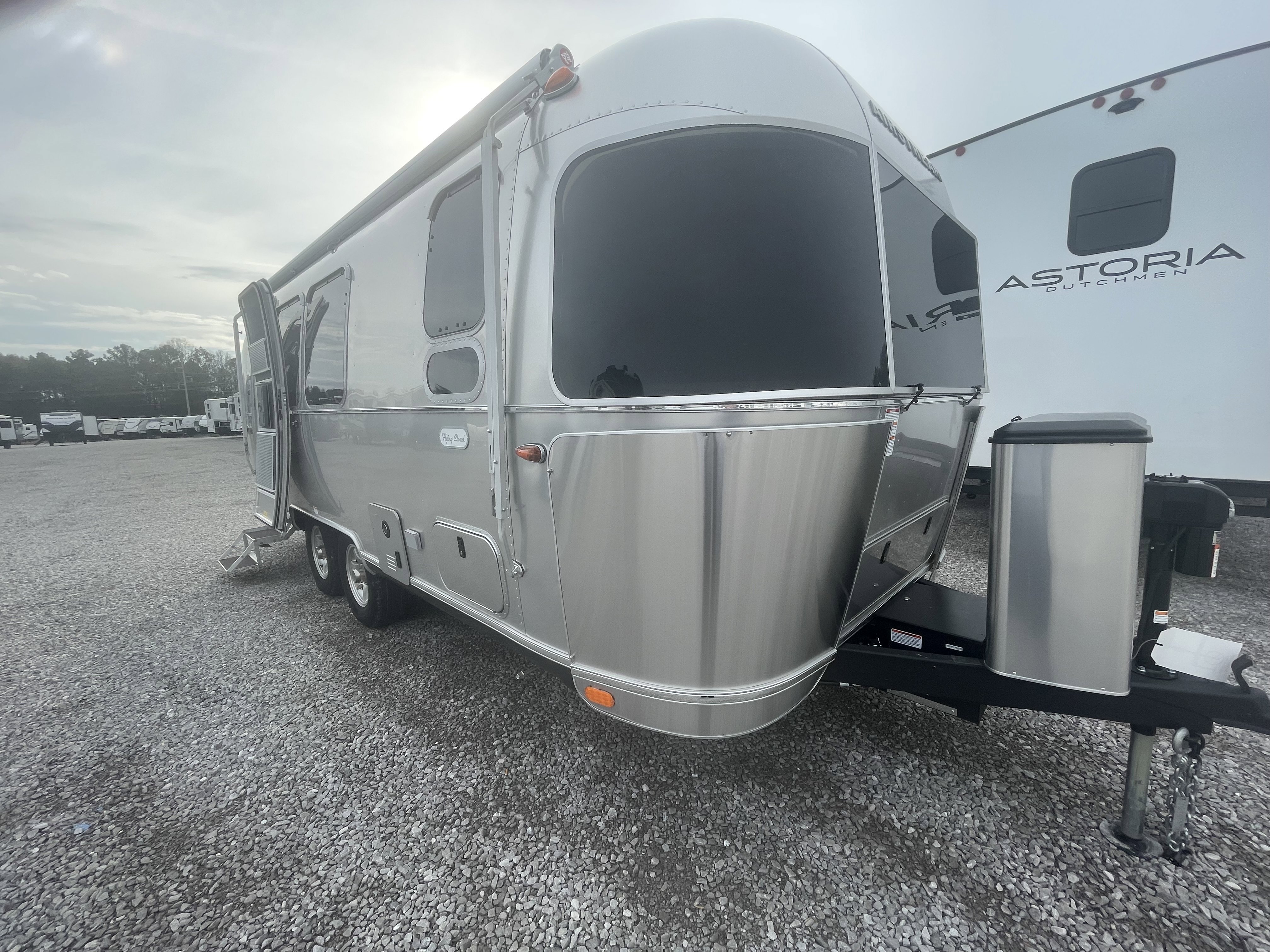 2026 AIRSTREAM FLYING CLOUD 23FBT - Image 1