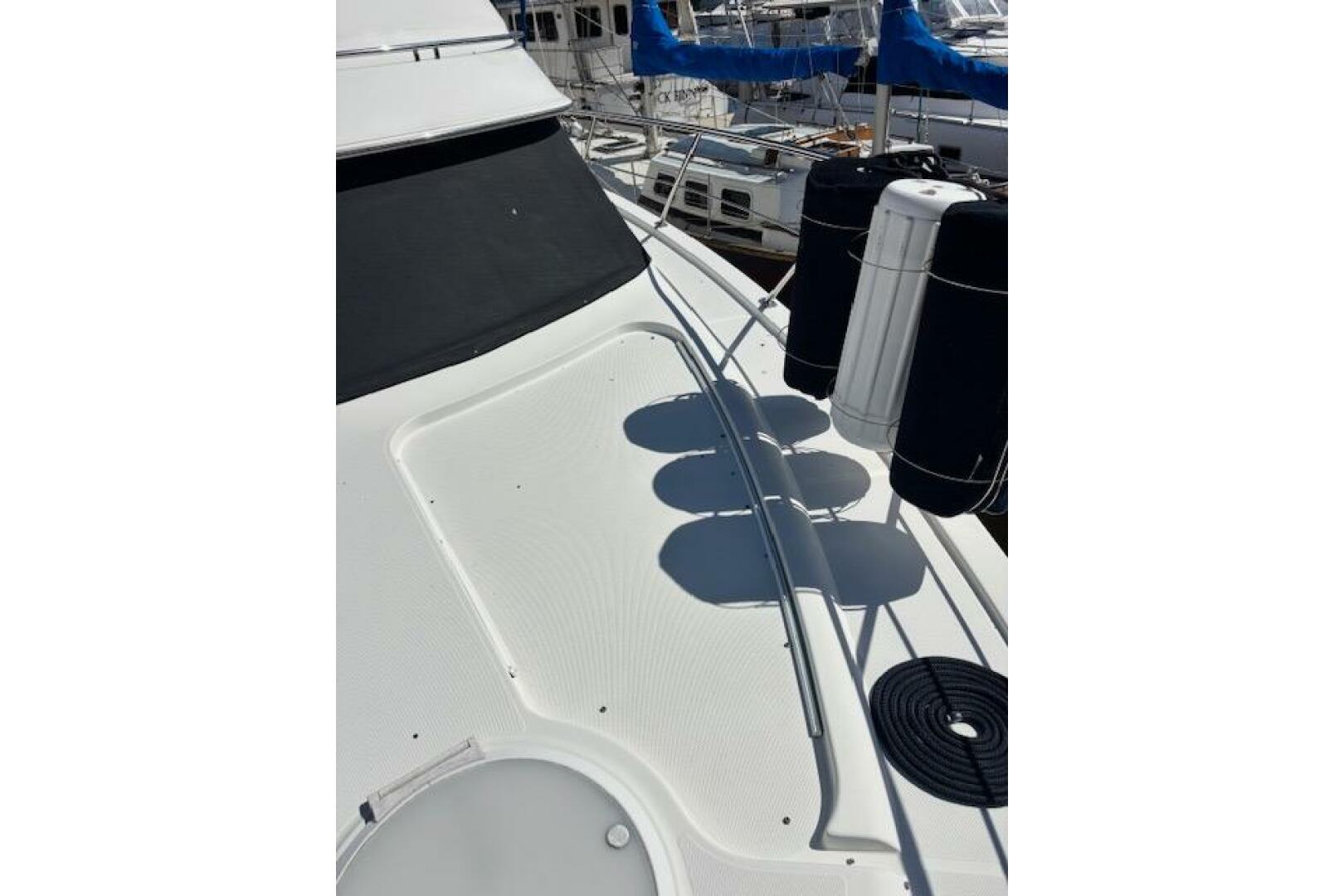 2004 Carver 466 Motor Yacht - Image 27