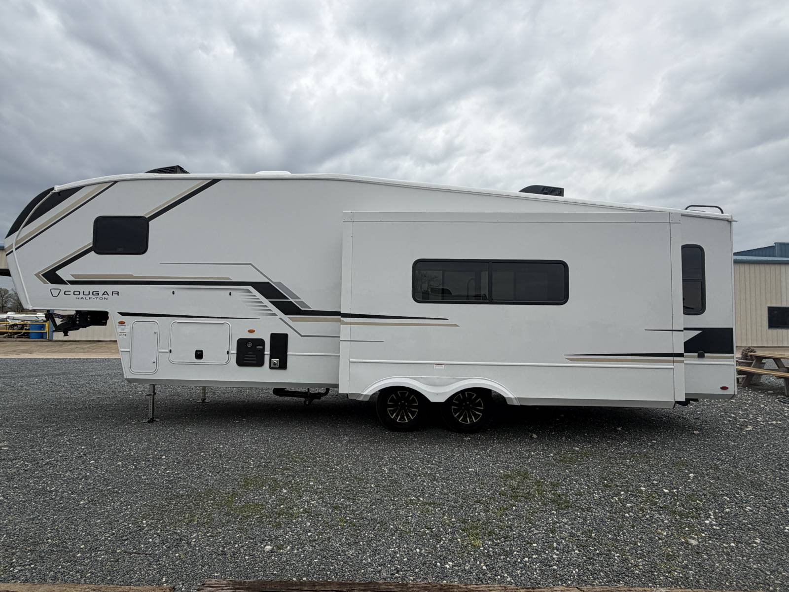 2026 Keystone Cougar Half-Ton 28RLI - Image 4