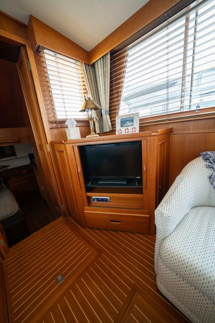 2001 Grand Banks 42 Classic - Image 40