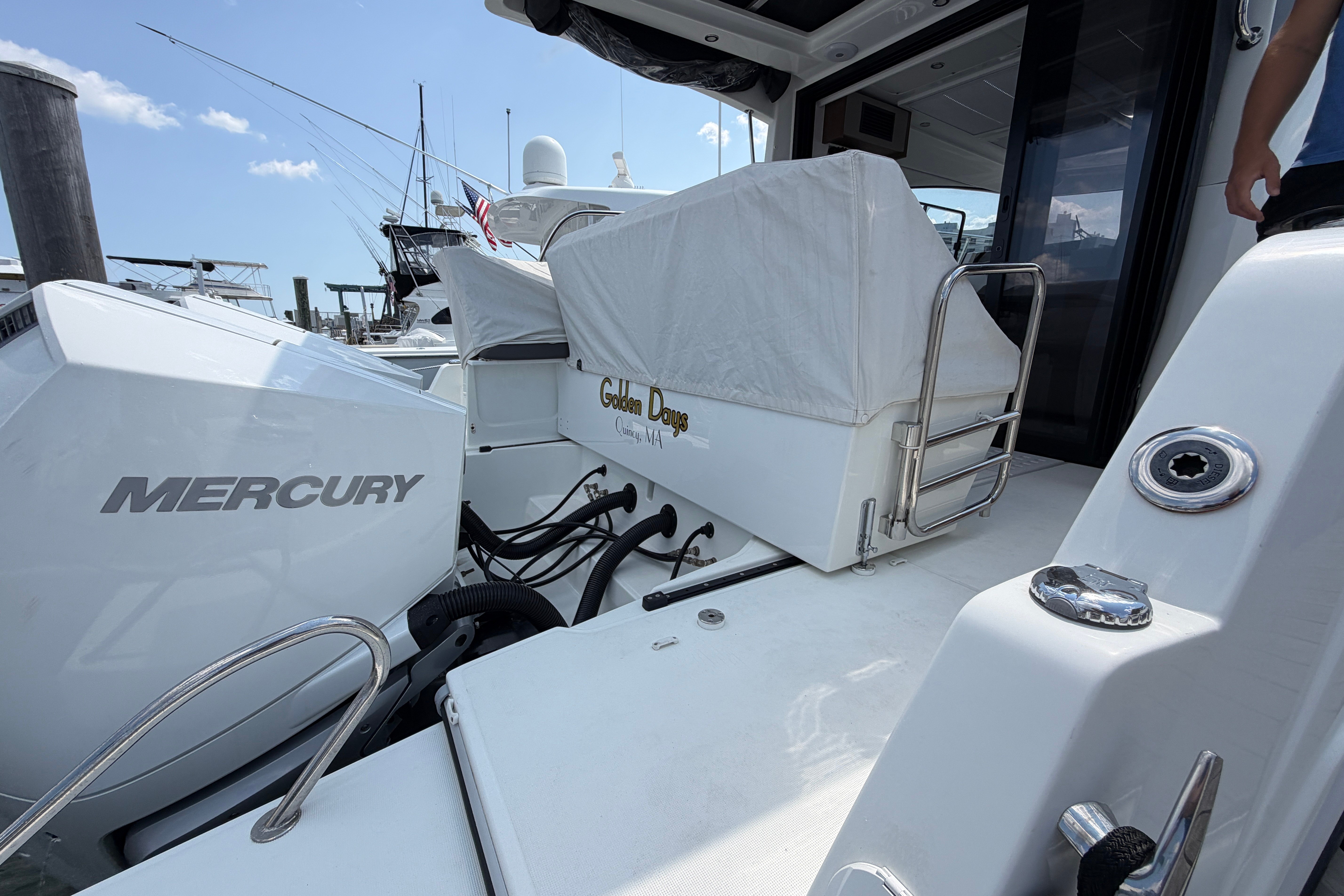 2023 Beneteau Antares 11 OB - Image 93