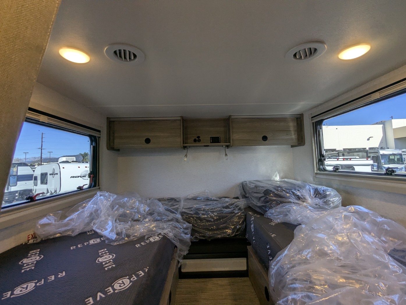2026 Winnebago Ekko Sprinter 23B AWD - ATH Edition - Image 22