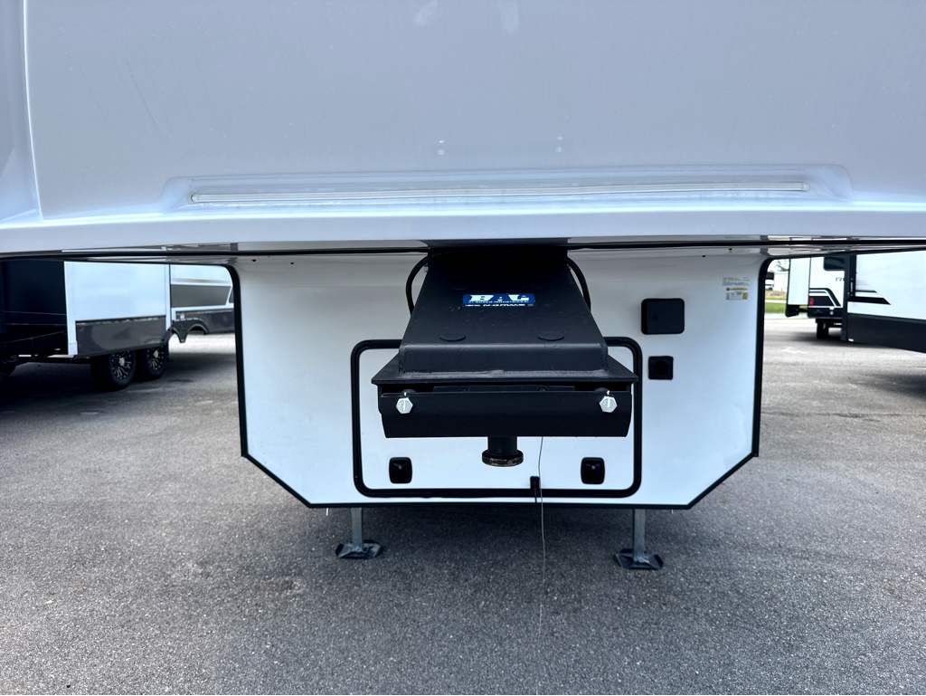 2027 VENTURE RV SPORTTREK 312VTB - Image 8