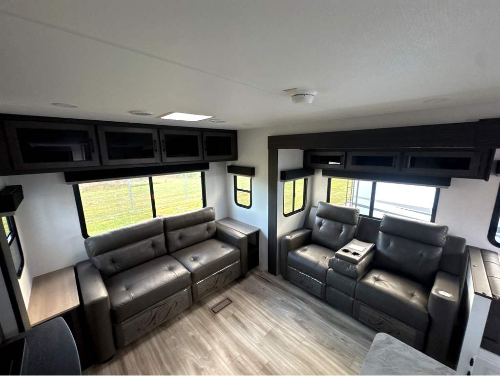 2026 VENTURE RV SPORTTREK 312VIK - Image 24
