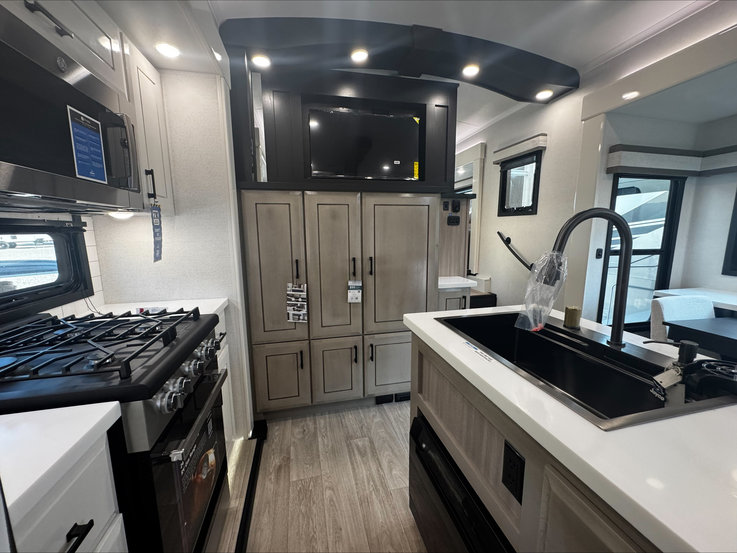 2027 JAYCO PINNACLE 39FLOK - Image 10