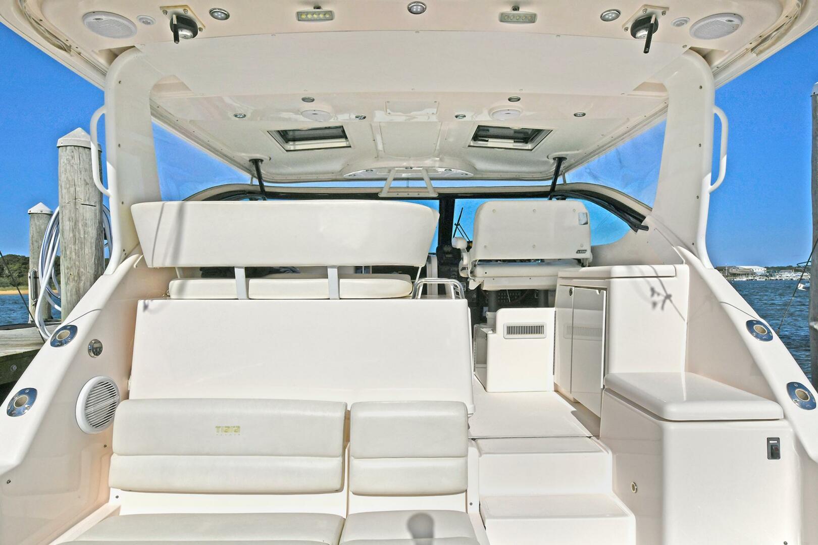 2008 Tiara Yachts 4200 Open - Image 9