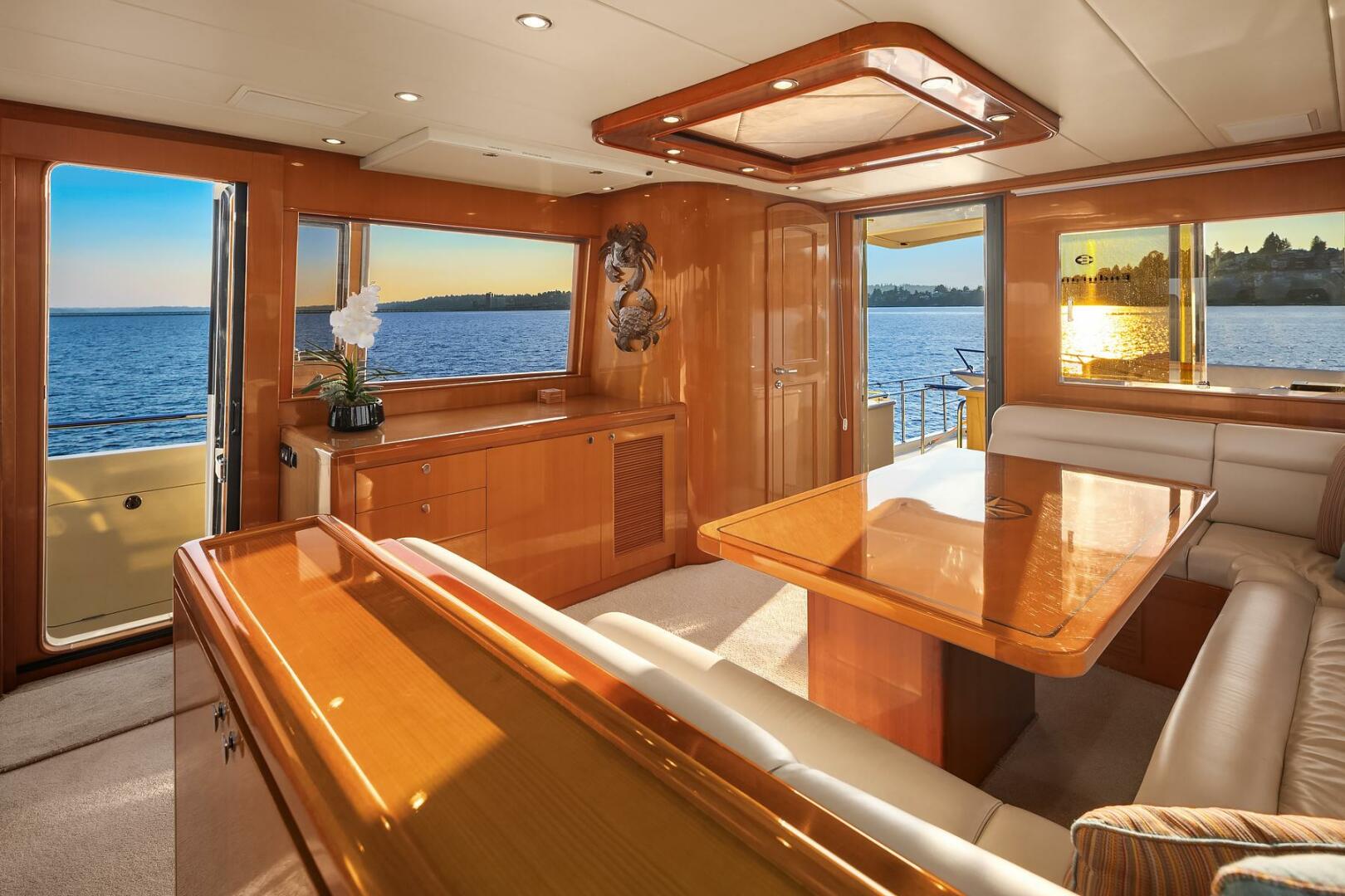 2014 Hampton 720 Skylounge LRC - Image 40