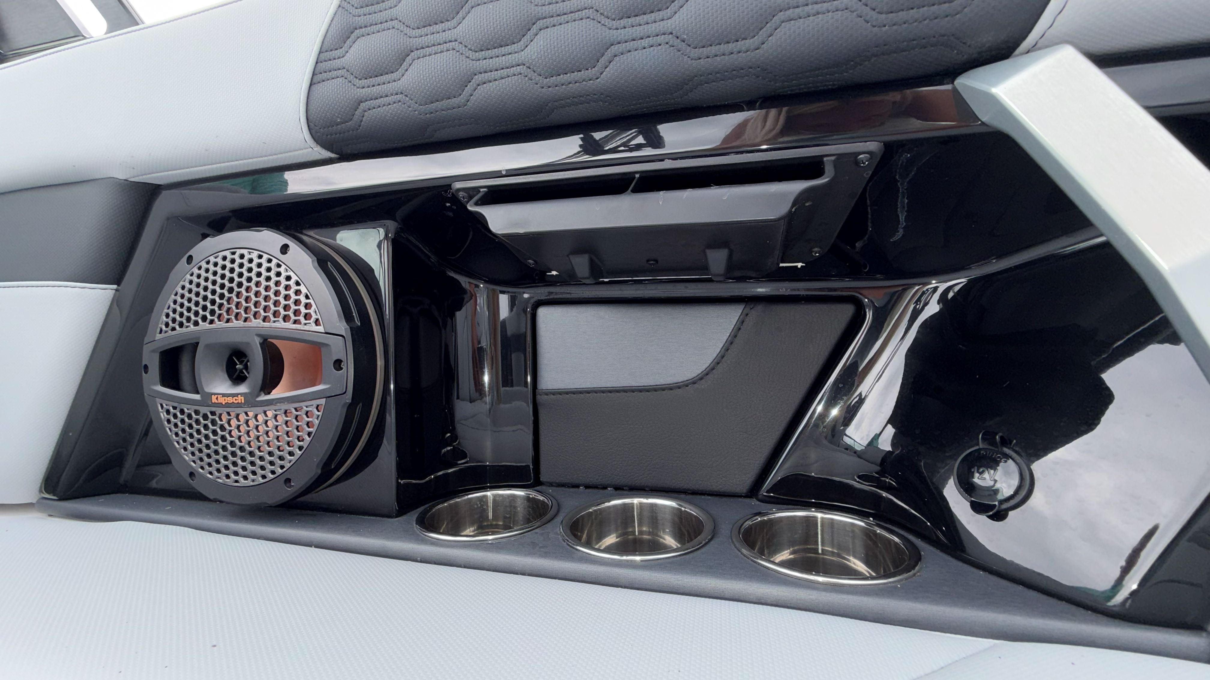 2024 MasterCraft XT25 - Image 34