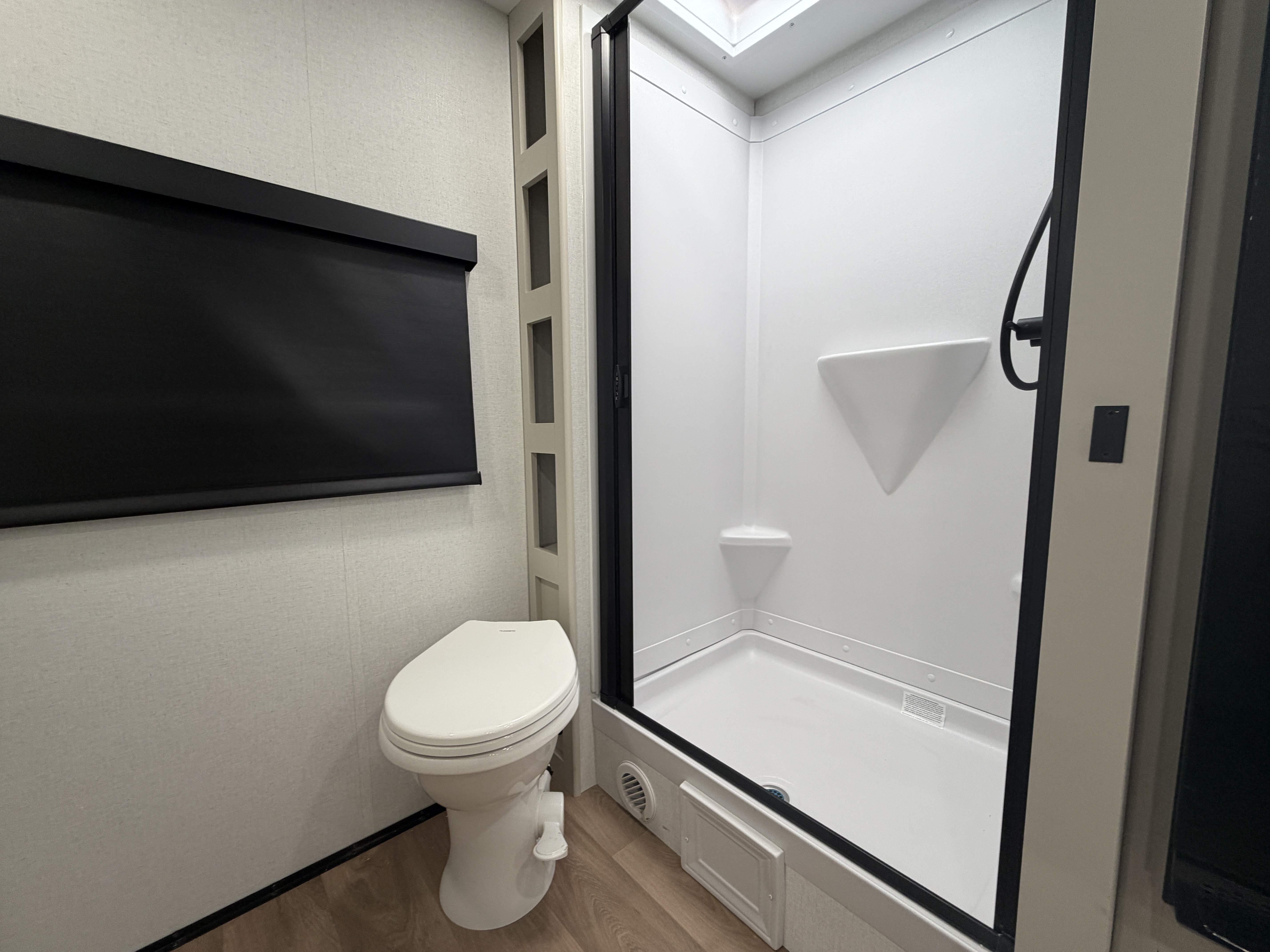 2027 Grand Design Imagine XLS 22RBE - Image 16