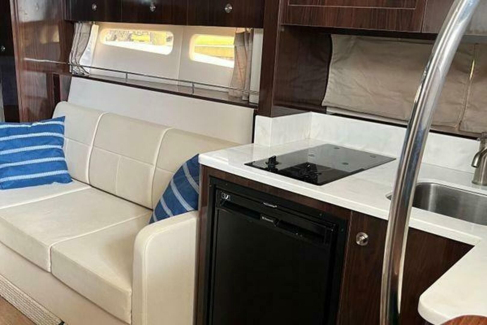 2017 Sea Ray Sundancer 350 - Image 17