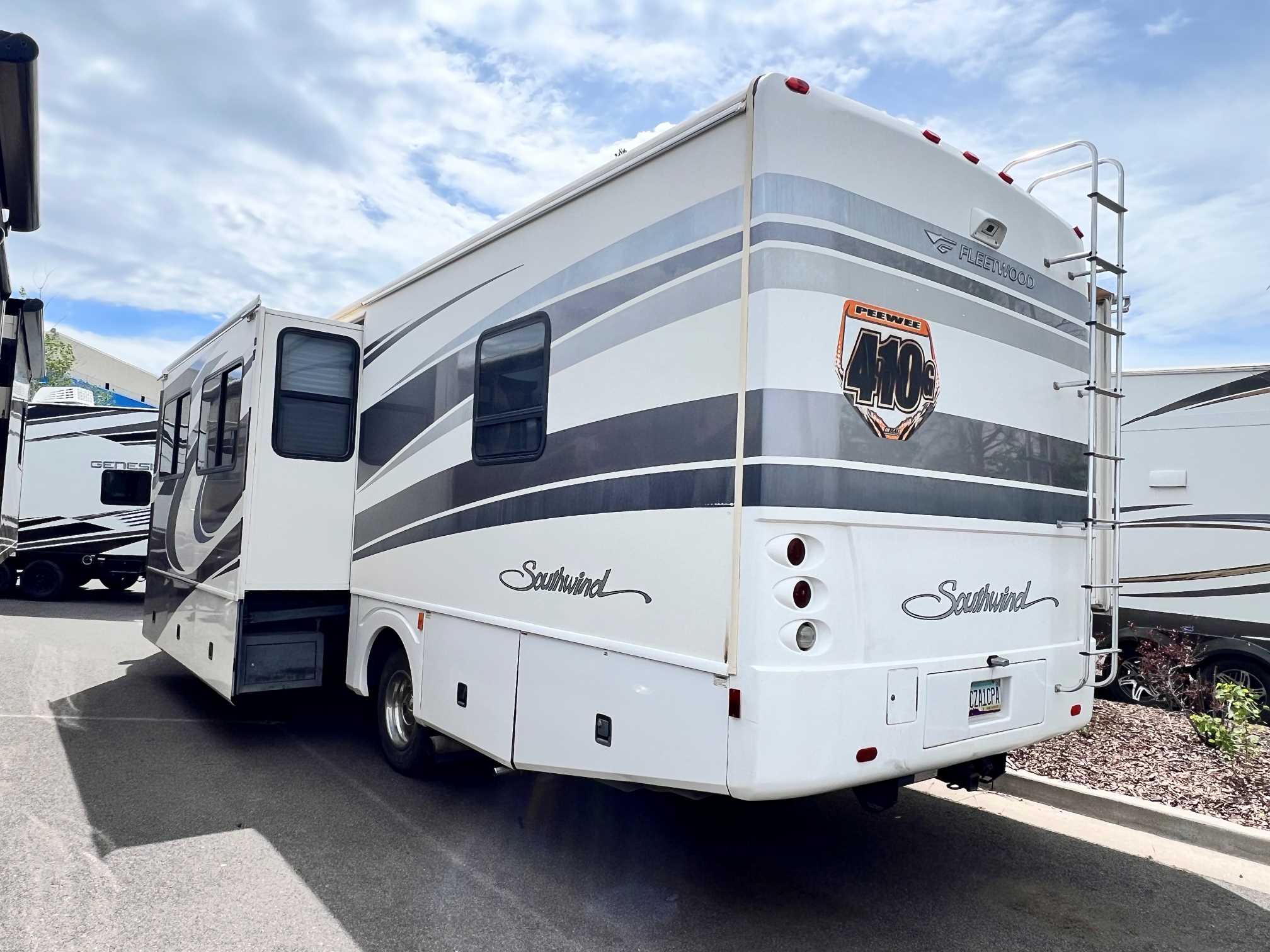 2006 Fleetwood Southwind 32VS - Image 3