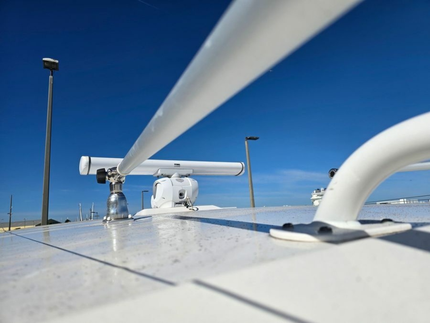 2022 Robalo R272 - Image 16
