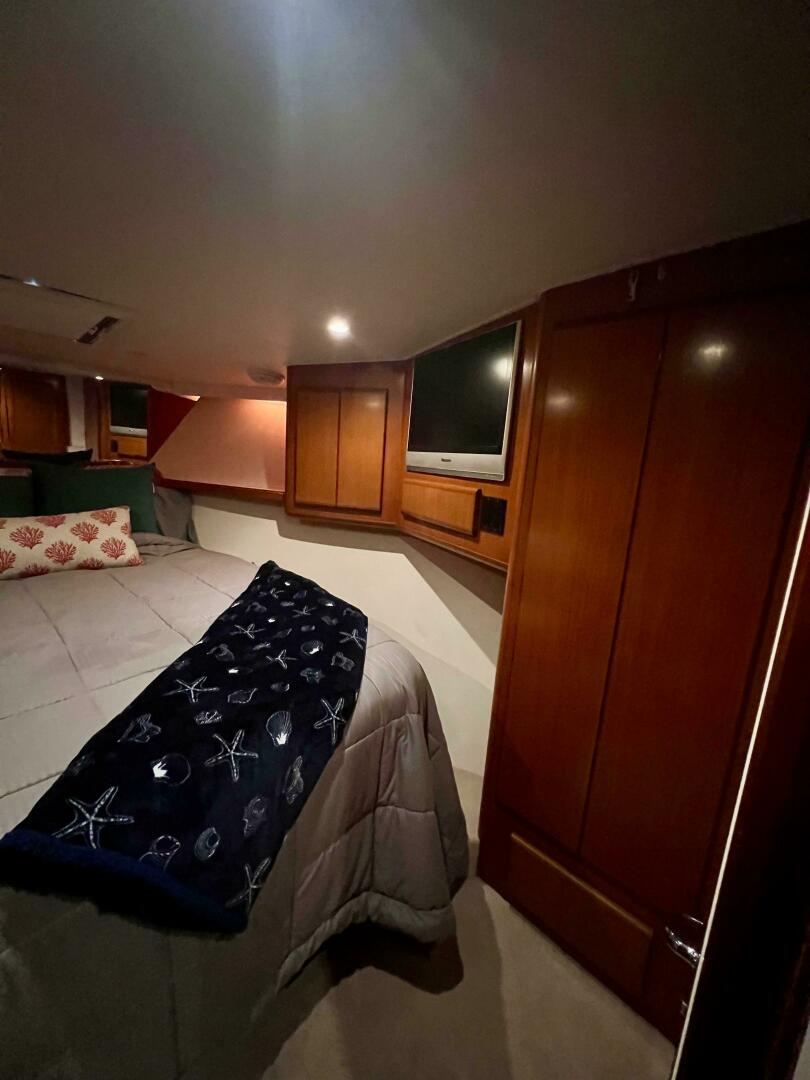 1997 Viking 43 Convertible - Image 43