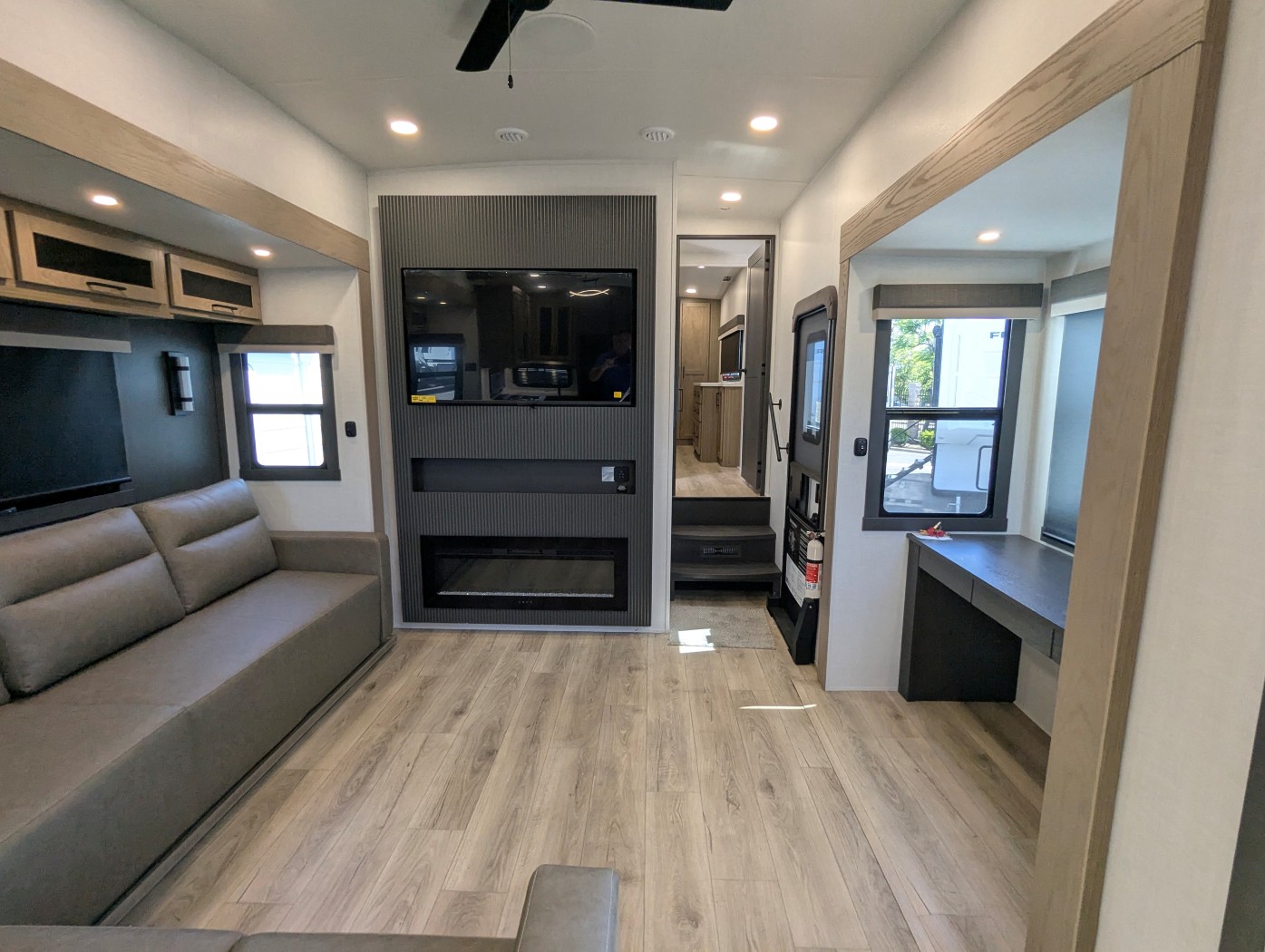 2026 Forest River Rockwood Signature 404SRK - Image 30