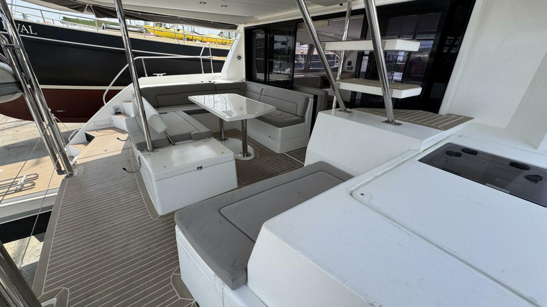 2018 Leopard 43 Powercat - Image 10