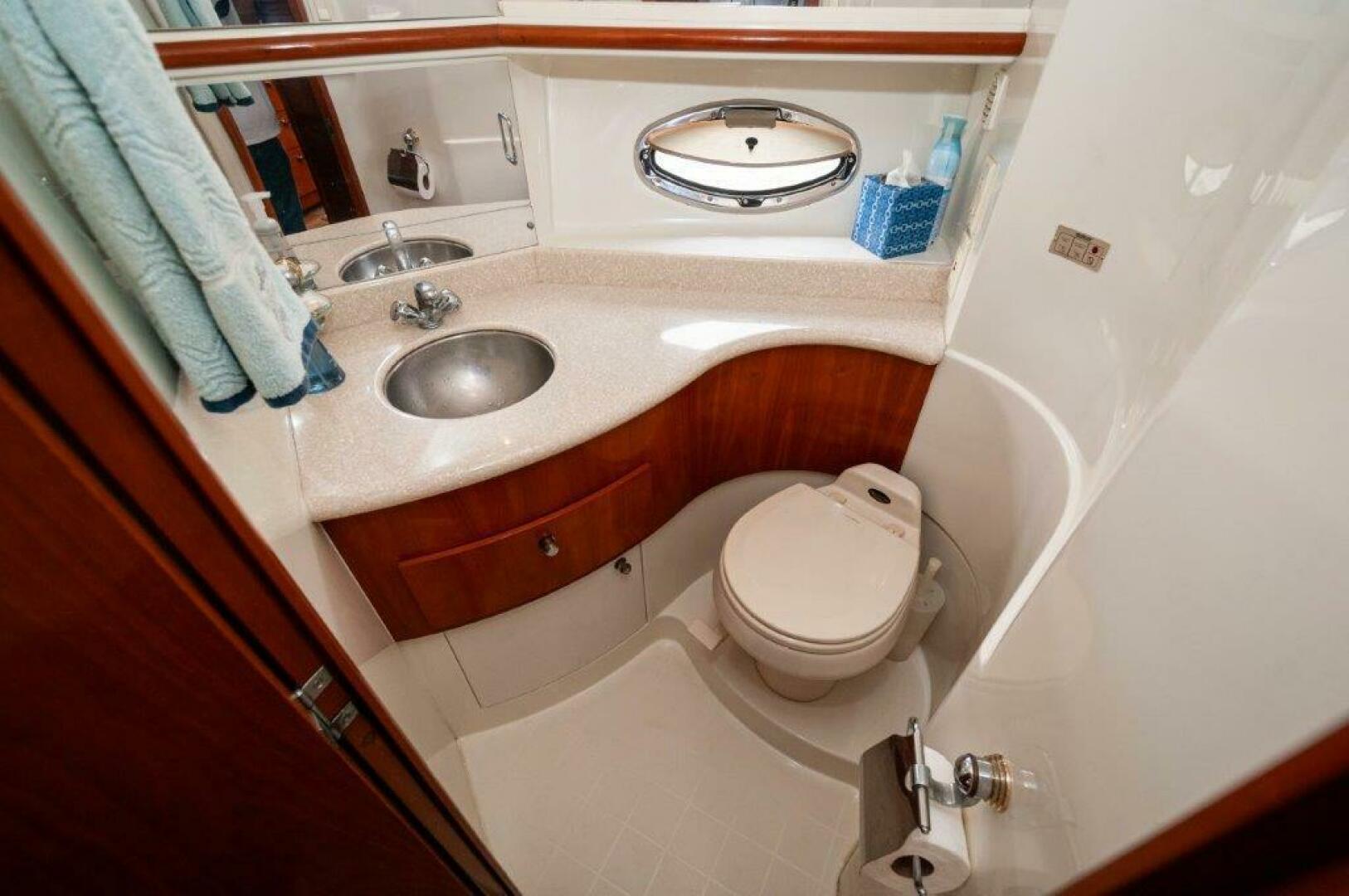 2002 Carver 444 Cockpit Motor Yacht - Image 21