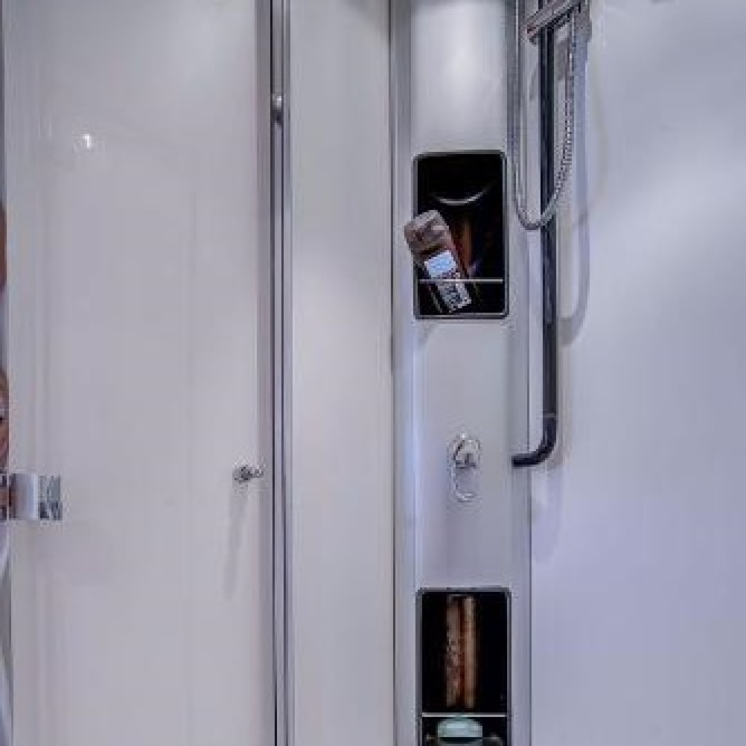 2008 Pershing - Image 36
