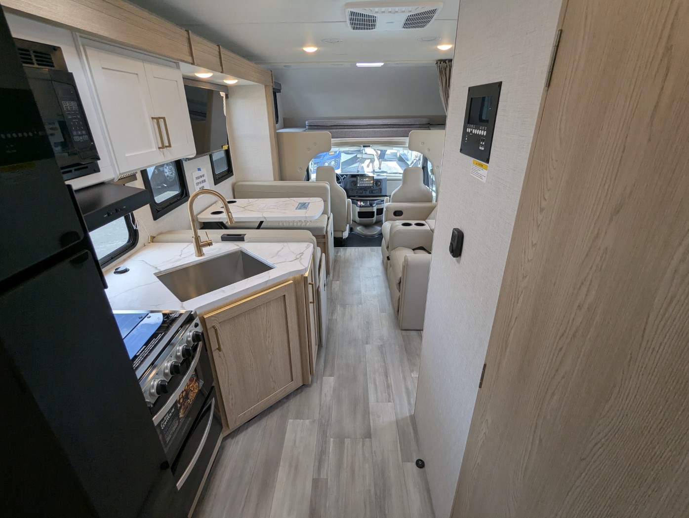 2027 Thor Motor Coach Four Winds 28Z - Image 28