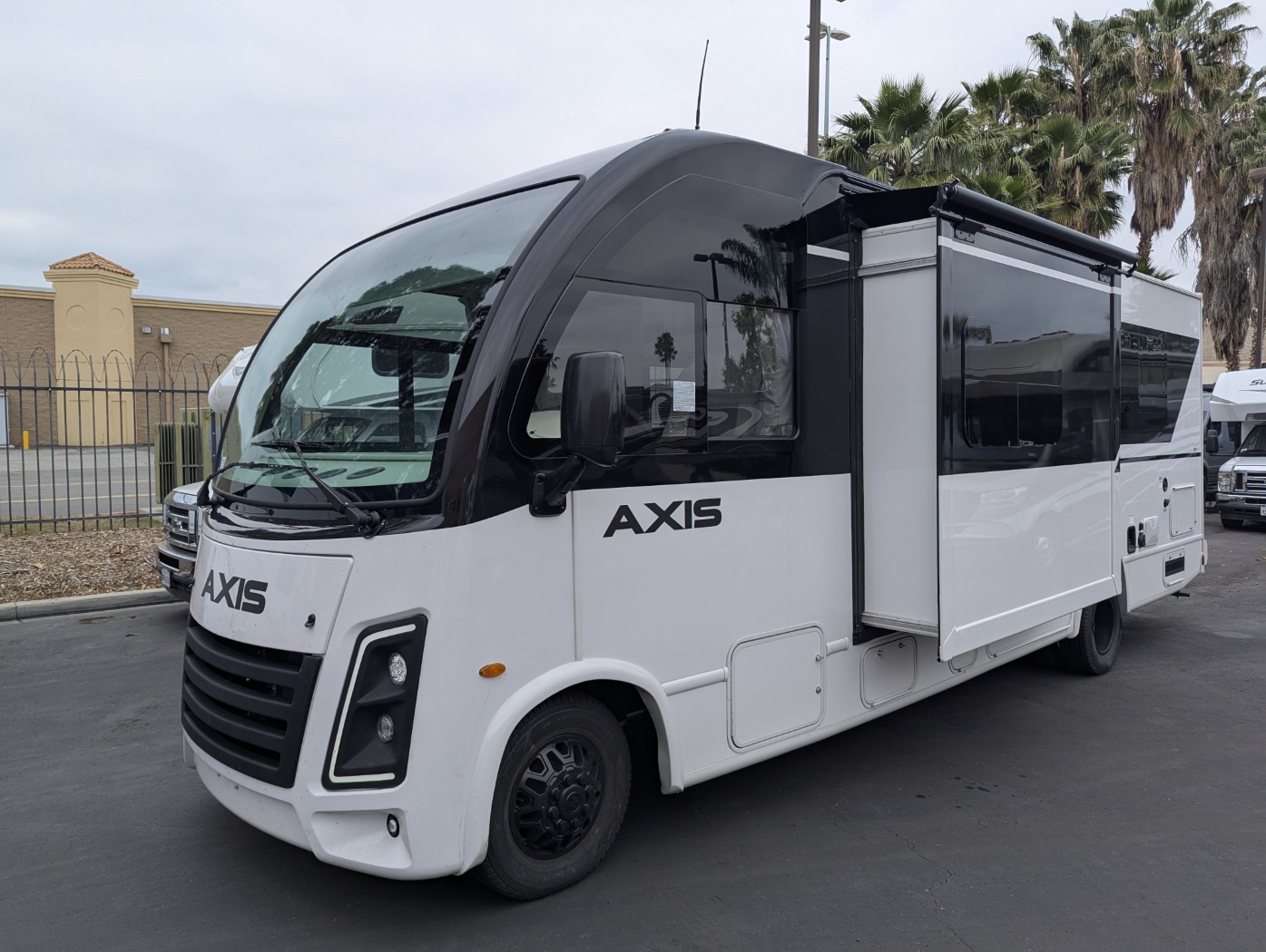2026 Thor Motor Coach Axis