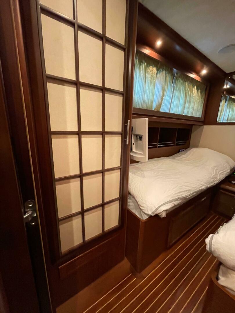 2006 Mochi Craft 74' Dolphin - Image 53