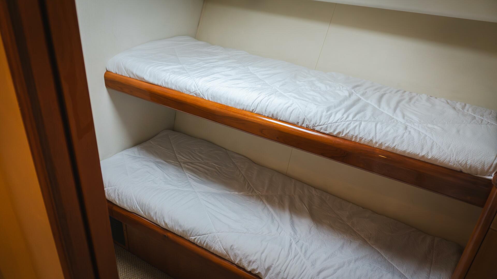 2000 Viking 55 Convertible - Image 14
