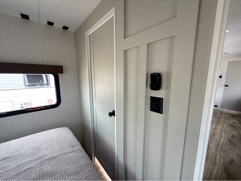 2027 VENTURE RV SPORTTREK 333VIK - Image 31