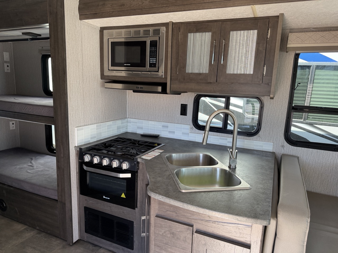 2023 Coachmen Pursuit 31BH - Image 10