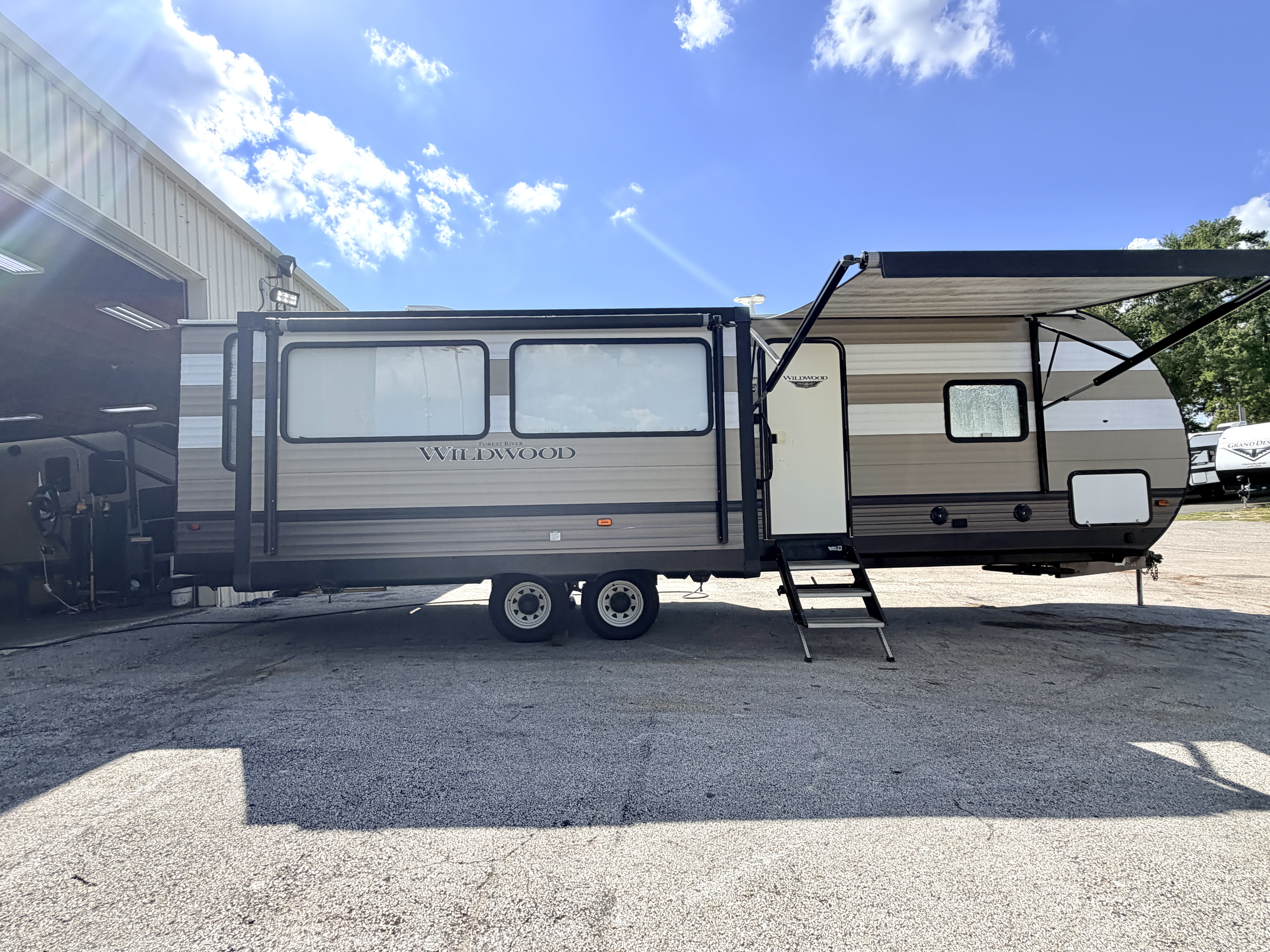 2019 Forest River Wildwood 27RE - Image 8