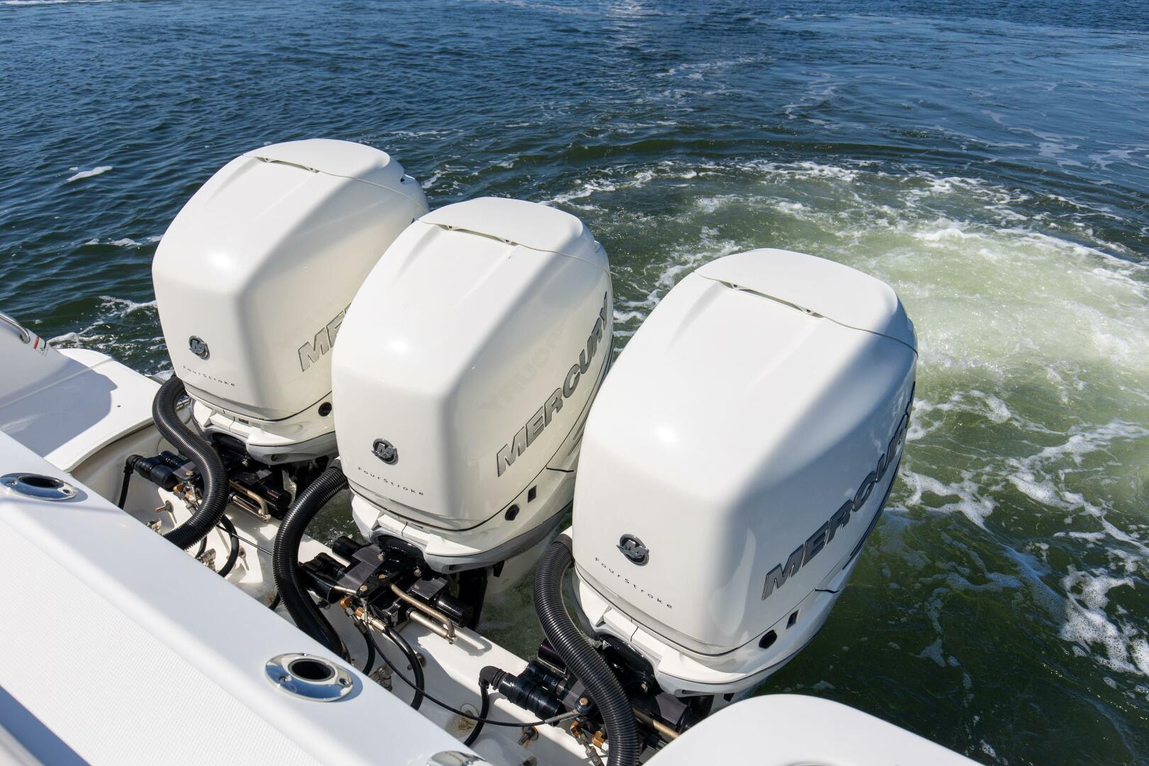 2019 Boston Whaler 345 CONQUEST - Image 26