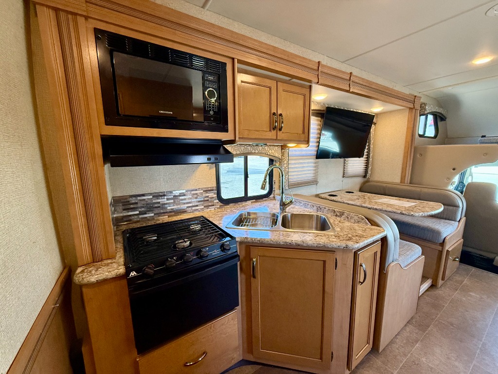 2017 Chateau 28Z - Image 16