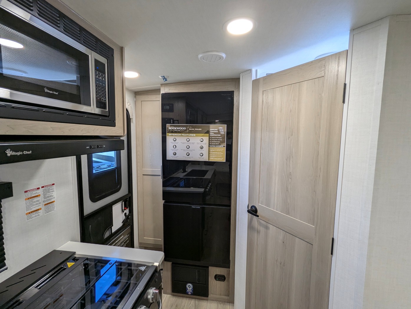 2026 Forest River Rockwood Mini Lite 2109S - Image 18