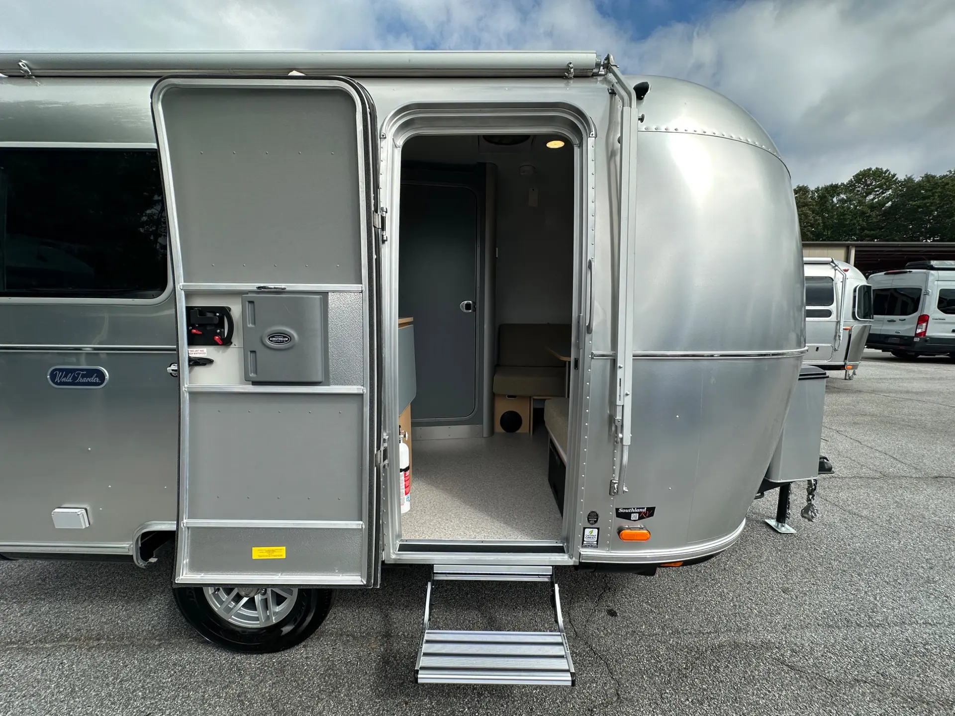 2027 Airstream World Traveler 17Rb - Image 12