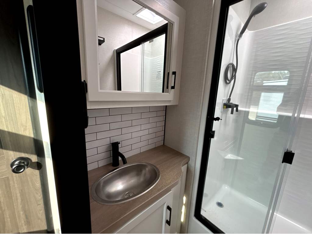 2026 VENTURE RV SPORTTREK 365VFL - Image 24