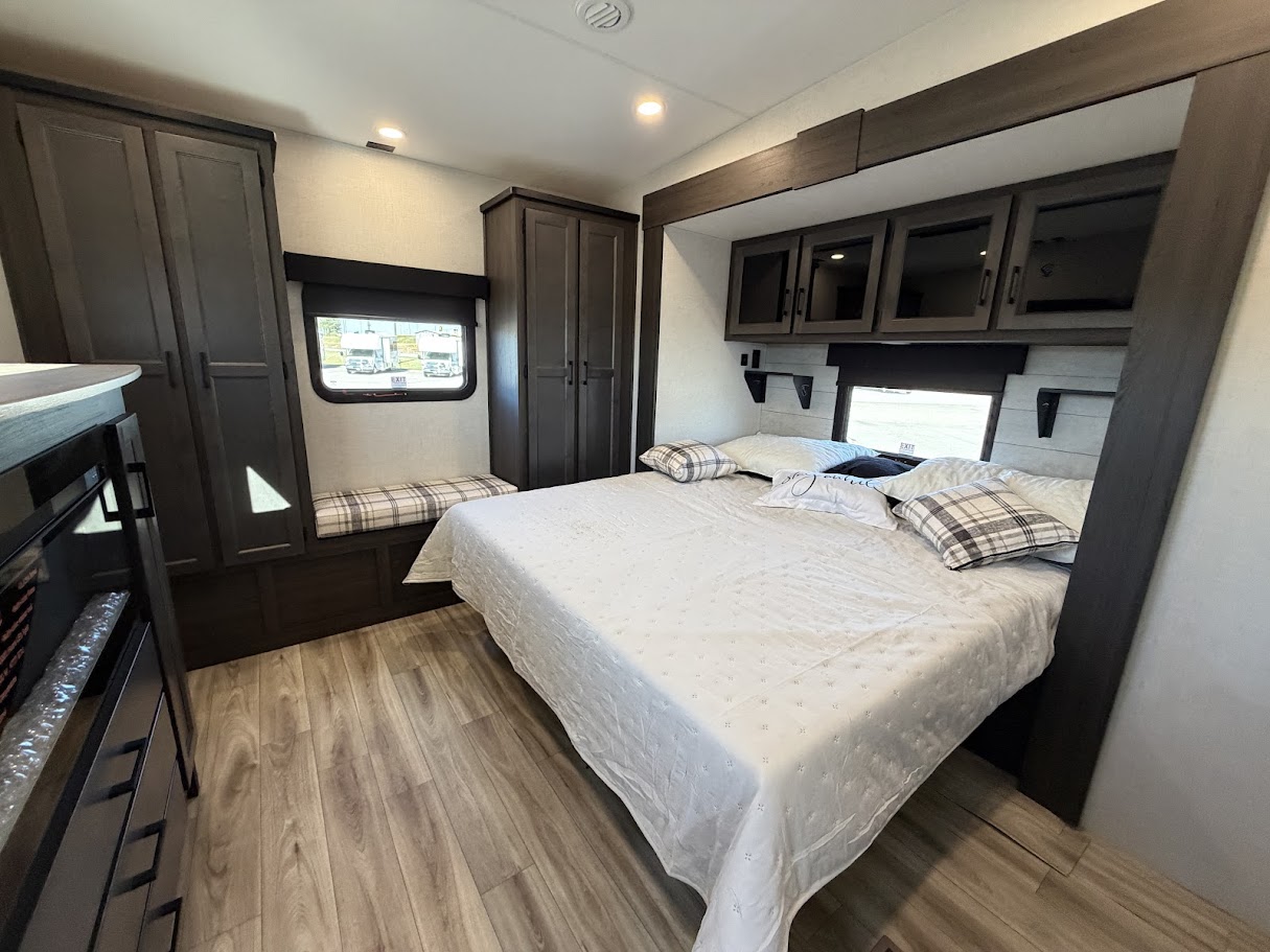 2026 VENTURE RV SPORTTREK 365VFL - Image 74