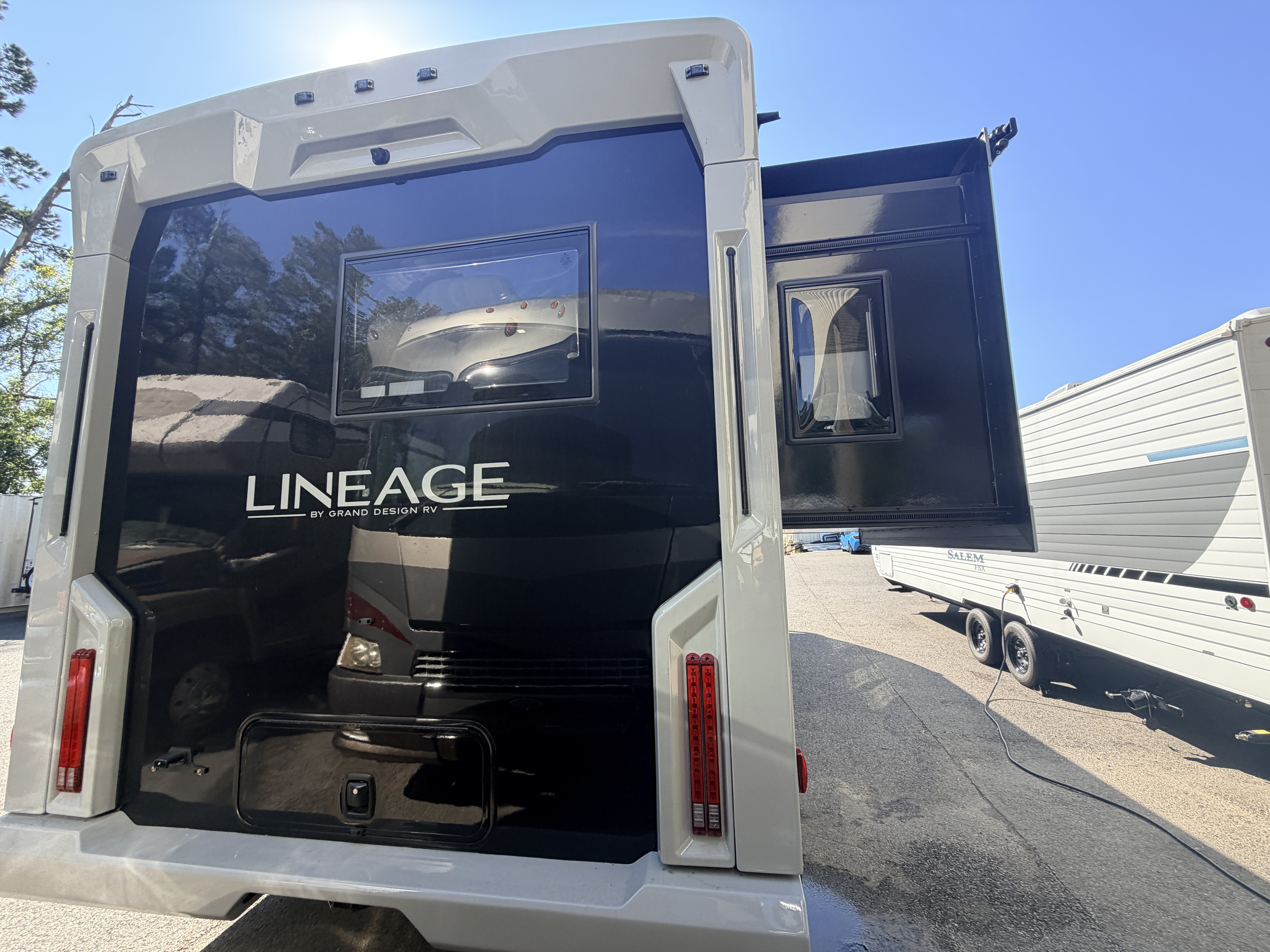 2027 Grand Design LINEAGE SERIES E 30DC - Image 6