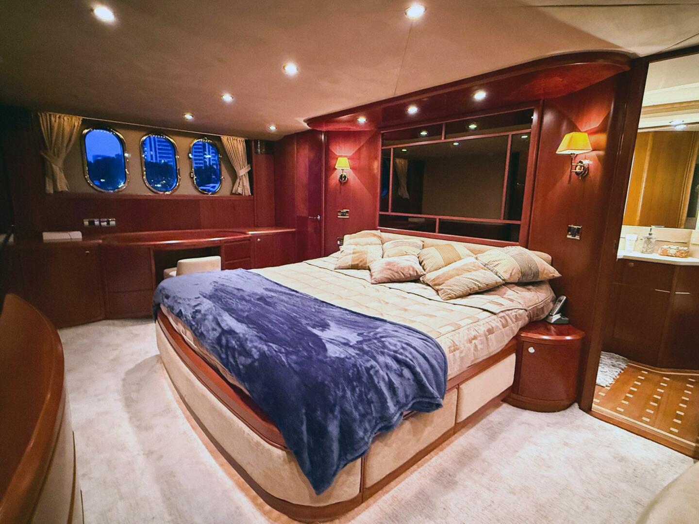 2007 Princess 23M - Image 30