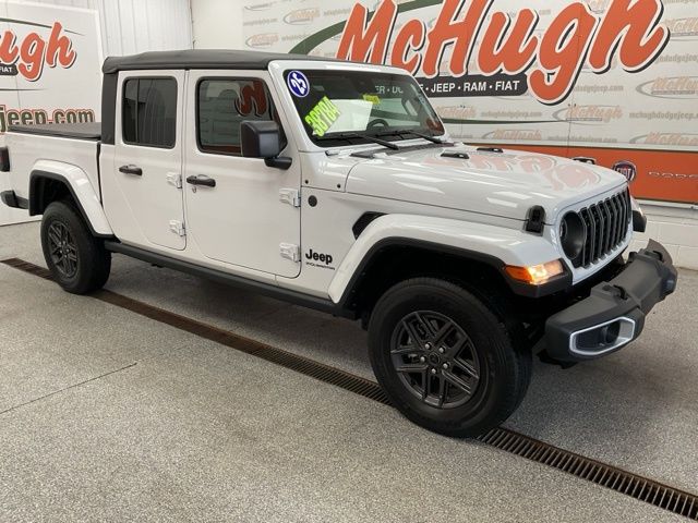 2025 Jeep Gladiator Sport S 4x4 - Image 3