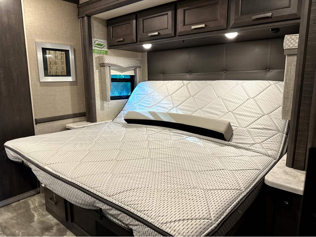 2023 THOR MOTOR COACH CHALLENGER 37DS - Image 18