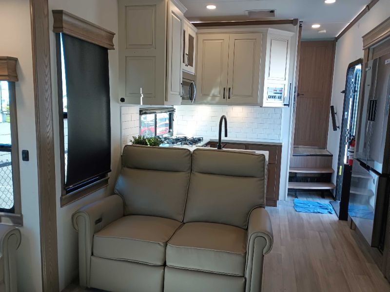 2024 Alliance RV Paradigm 395DS - Image 18