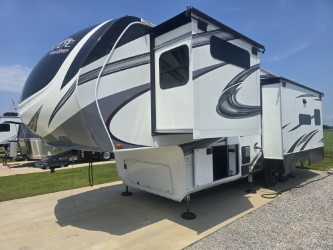 2021 GRAND DESIGN SOLITUDE 310GK - Image 2