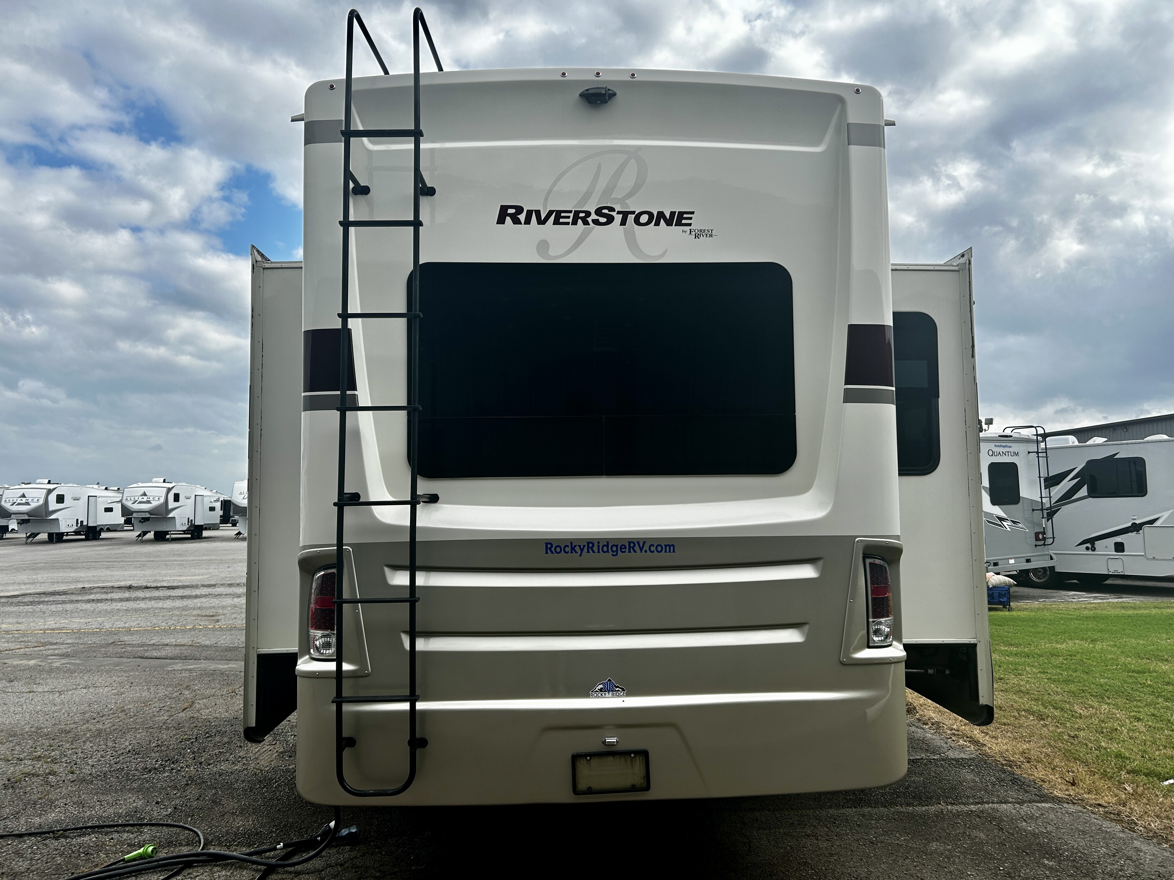 2017 Forest River Riverstone 38TS - Image 7